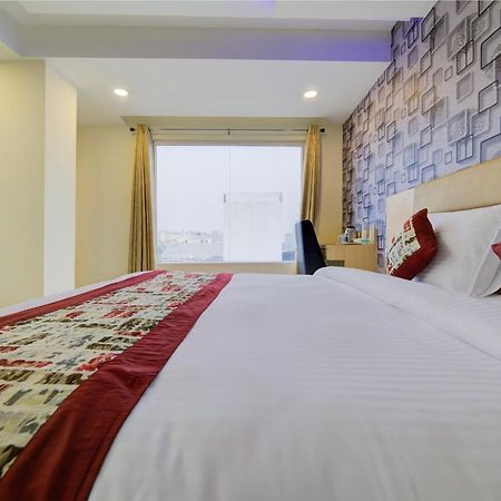 Airport Hotel Daya Capitol New Delhi Bagian luar foto