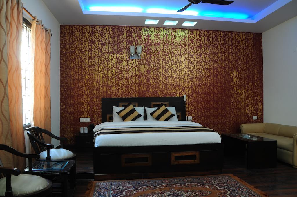 Airport Hotel Daya Capitol New Delhi Bagian luar foto