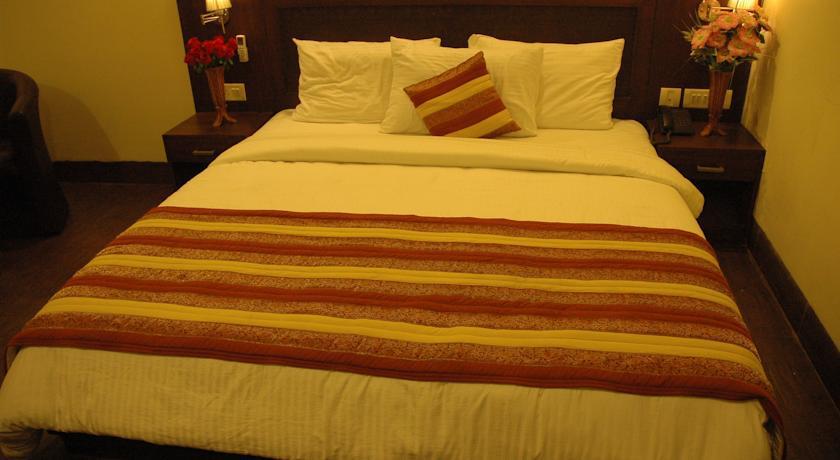 Airport Hotel Daya Capitol New Delhi Bagian luar foto