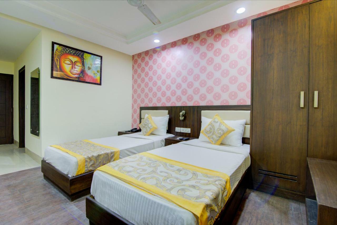 Airport Hotel Daya Capitol New Delhi Bagian luar foto