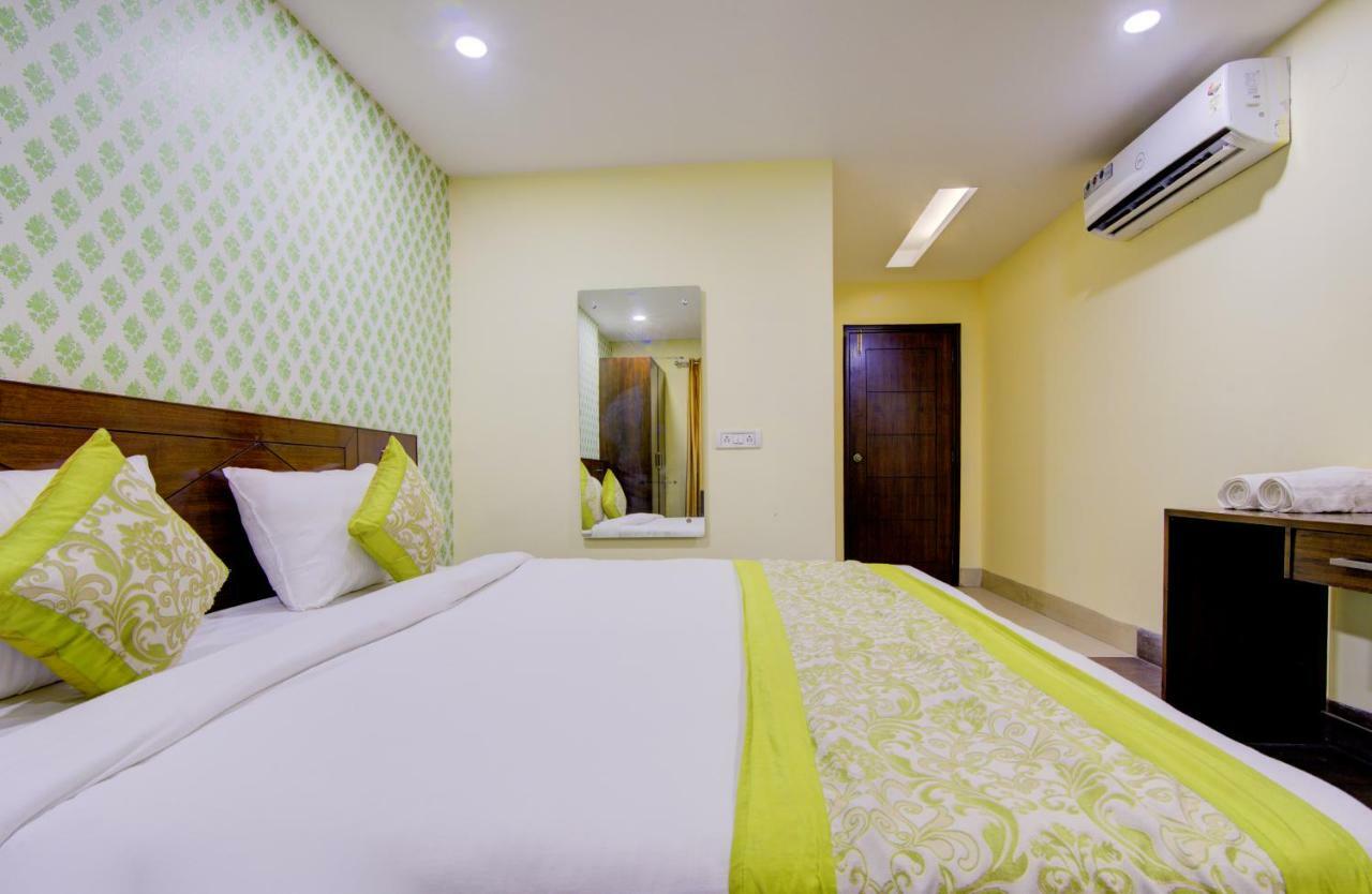 Airport Hotel Daya Capitol New Delhi Bagian luar foto