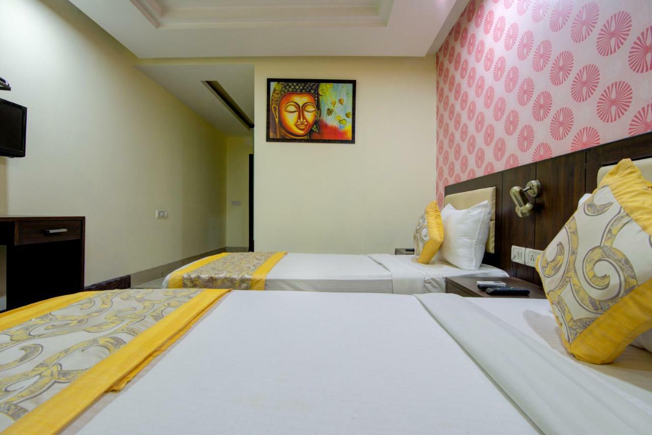 Airport Hotel Daya Capitol New Delhi Bagian luar foto