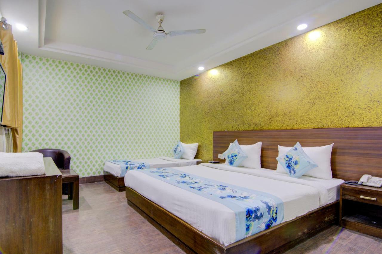 Airport Hotel Daya Capitol New Delhi Bagian luar foto
