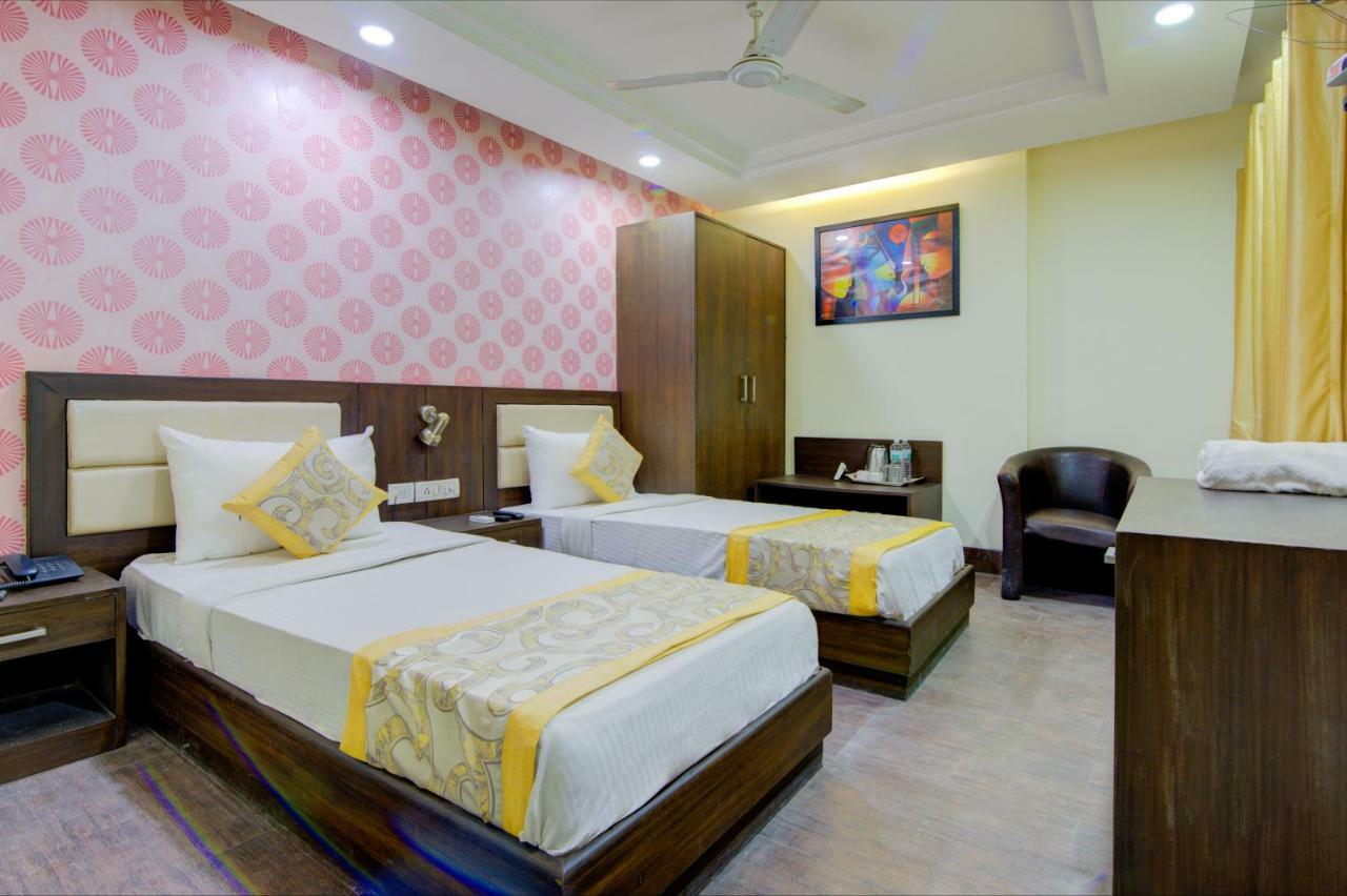 Airport Hotel Daya Capitol New Delhi Bagian luar foto