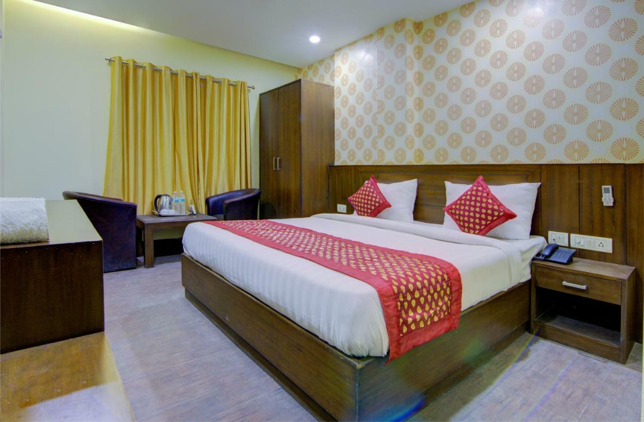 Airport Hotel Daya Capitol New Delhi Bagian luar foto