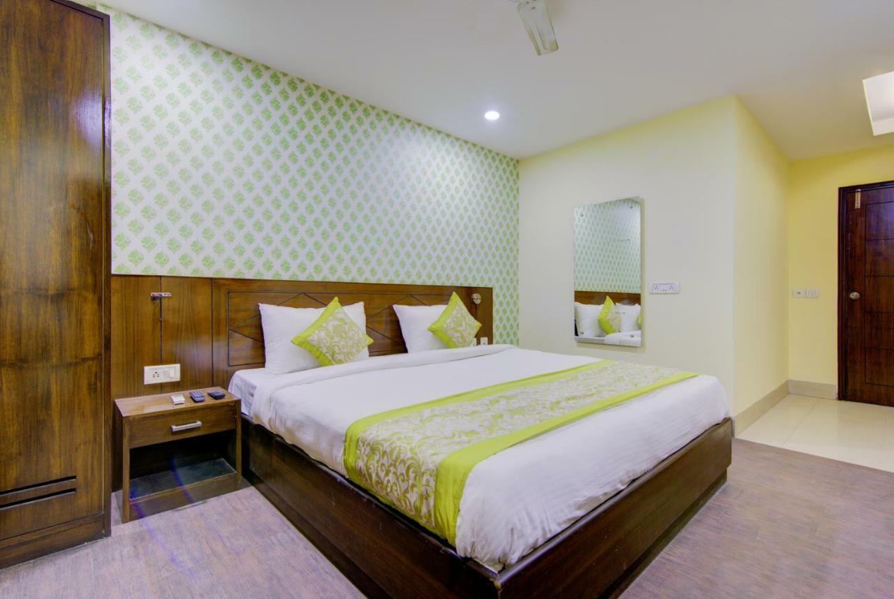 Airport Hotel Daya Capitol New Delhi Bagian luar foto