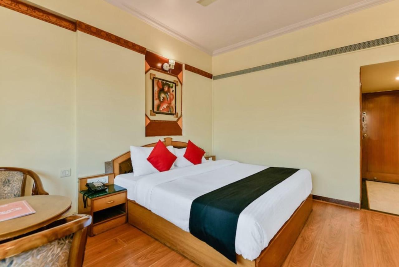 Airport Hotel Daya Capitol New Delhi Bagian luar foto