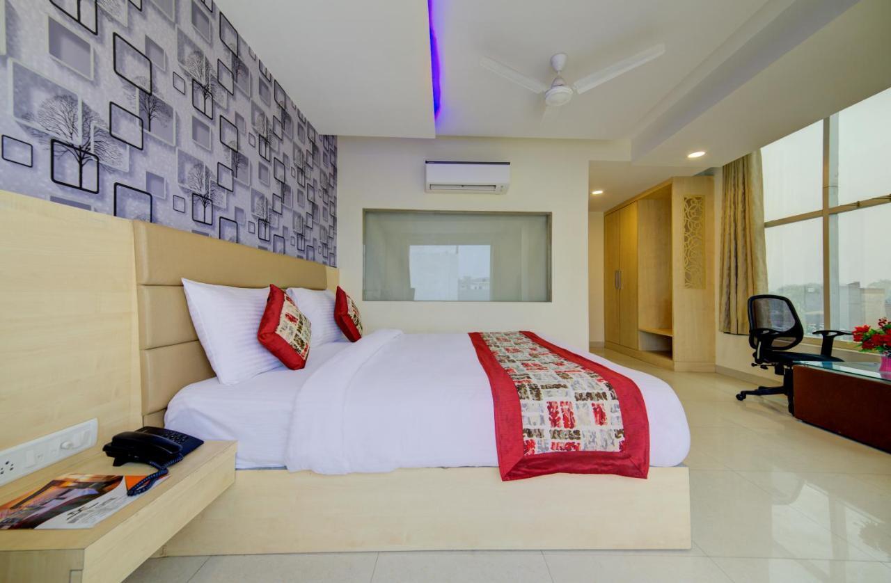 Airport Hotel Daya Capitol New Delhi Bagian luar foto