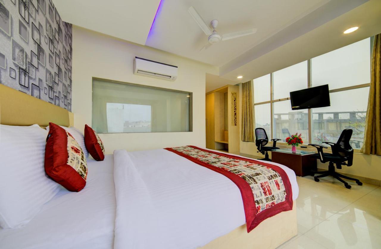 Airport Hotel Daya Capitol New Delhi Bagian luar foto