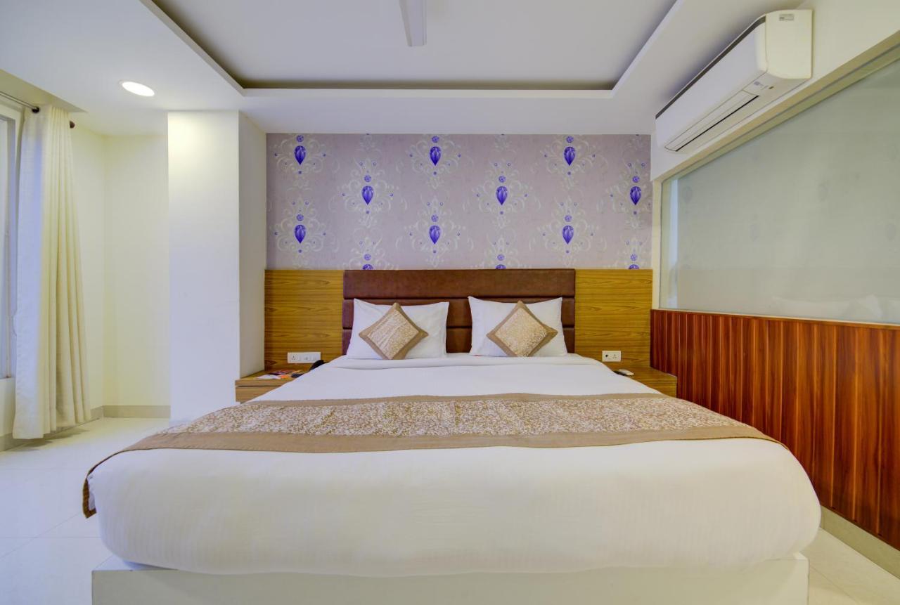 Airport Hotel Daya Capitol New Delhi Bagian luar foto