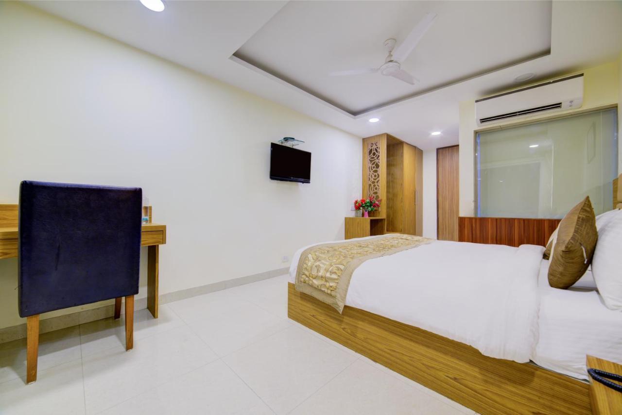 Airport Hotel Daya Capitol New Delhi Bagian luar foto
