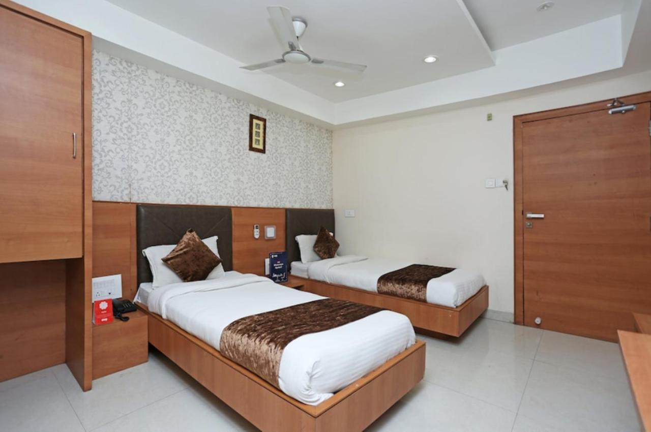 Airport Hotel Daya Capitol New Delhi Bagian luar foto